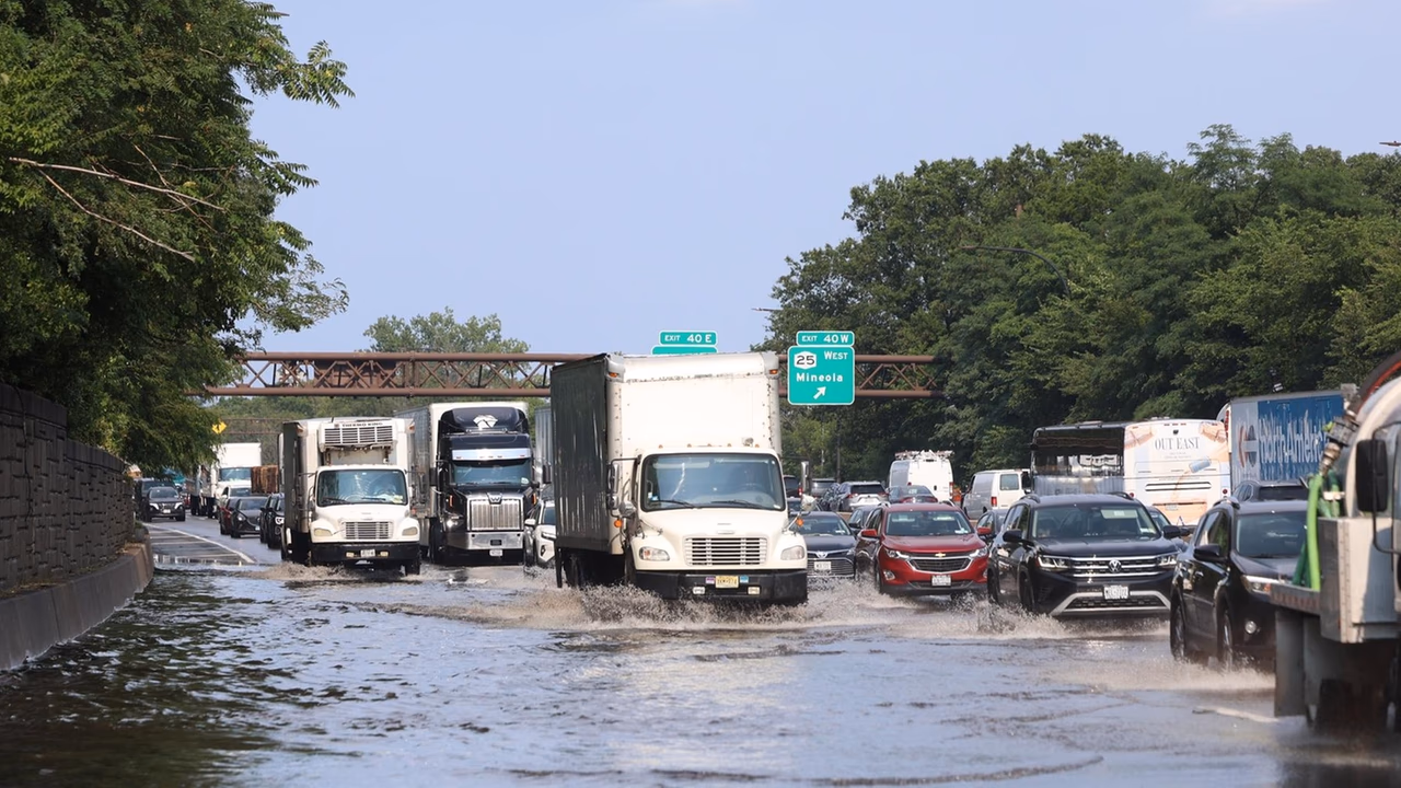 Flooding Closes Right Lane of LIE Westbound Near Exit 40 in Jericho, Backs Traffic to Syosset