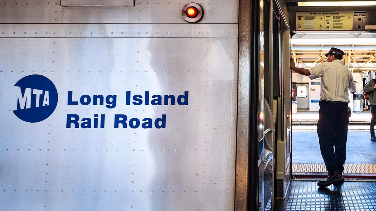 LIRR Train Strikes Person Near New Hyde Park, Delays Port Jefferson Branch Thursday Evening