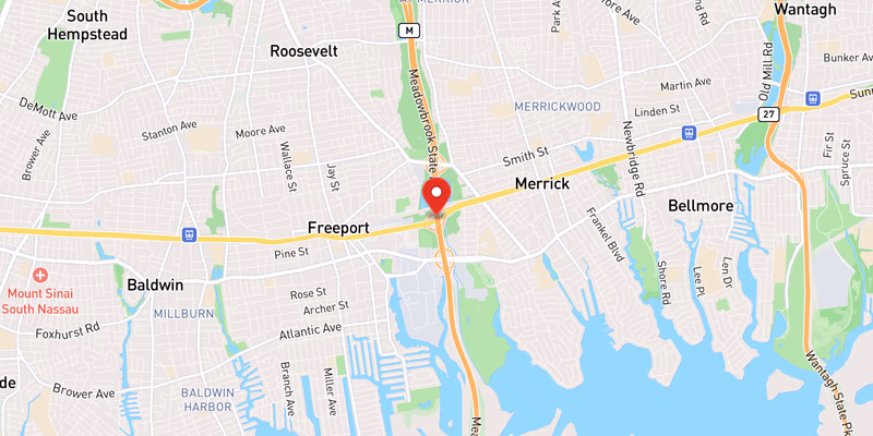 Right Lane Closed After Southbound Crash on Meadowbrook State Parkway